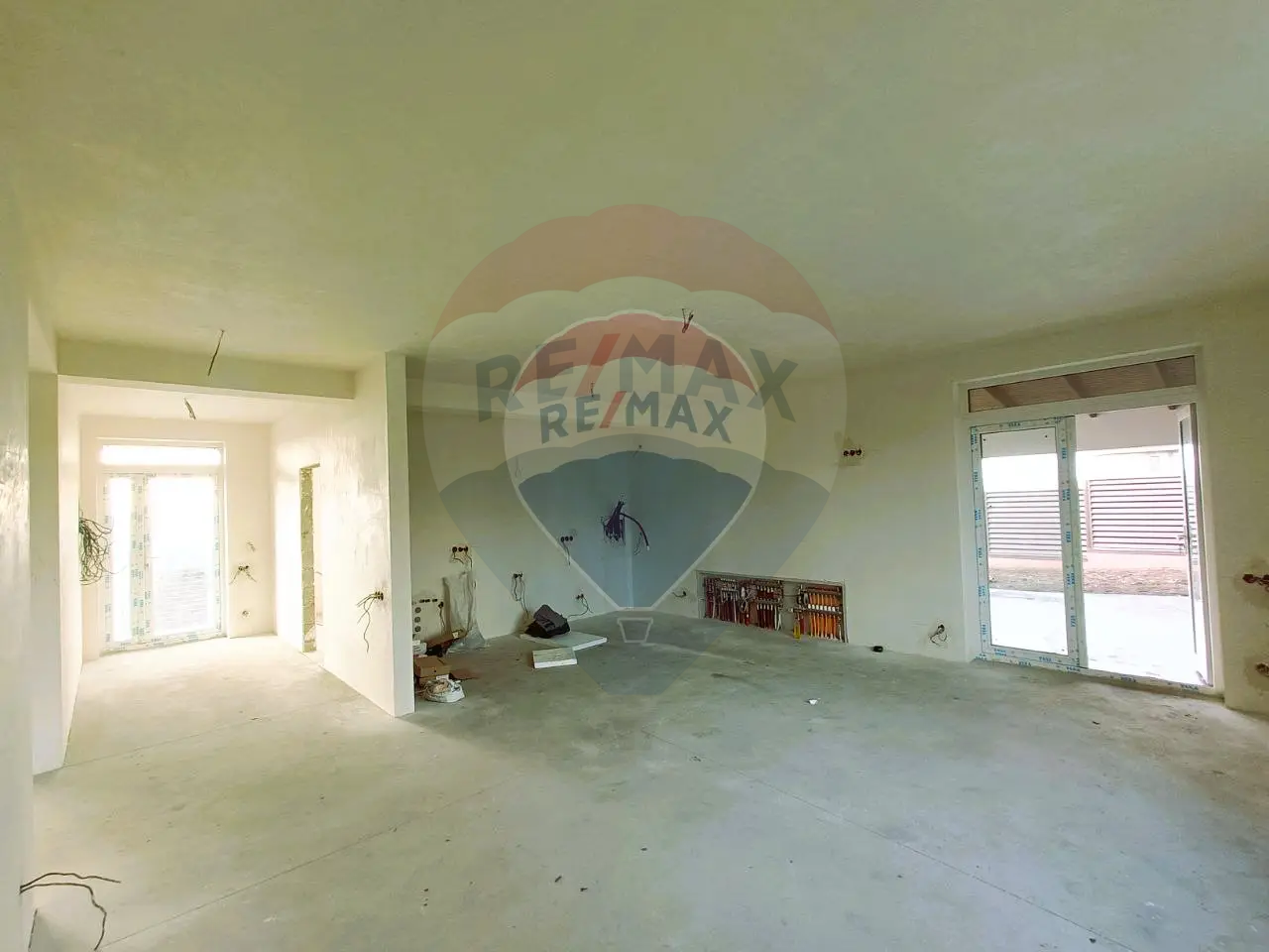 186.000 EUR