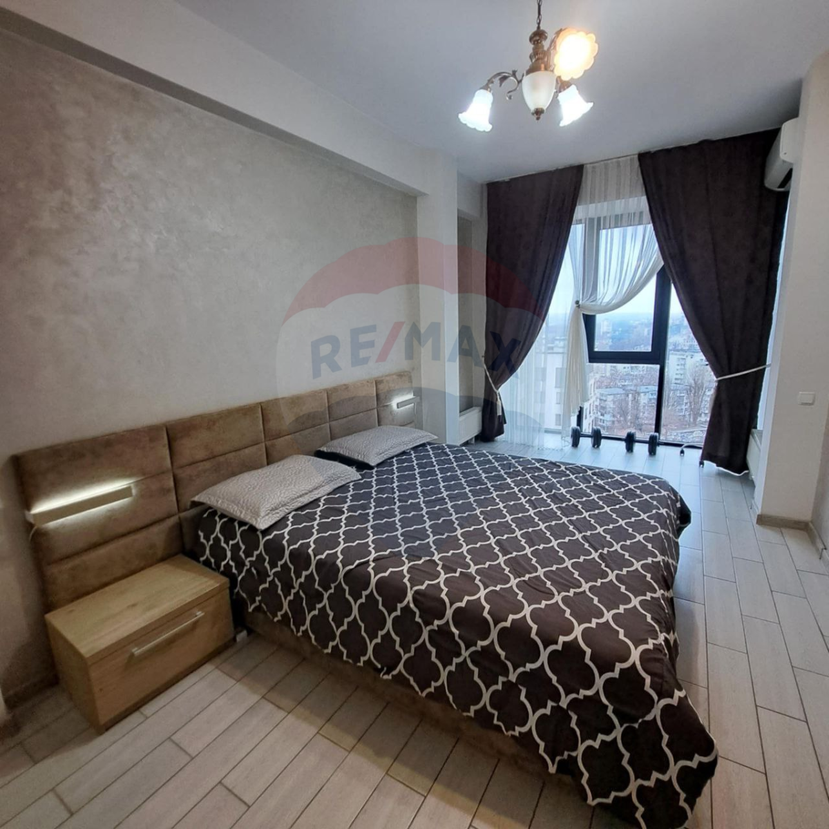 750 EUR