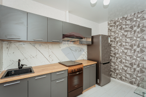 82.900 EUR