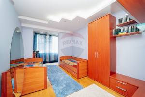 600 EUR