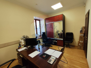 3.000 EUR