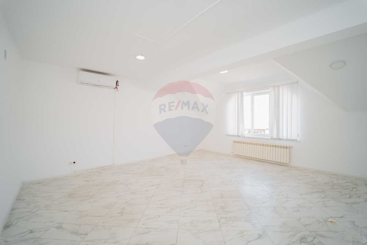 2.700 EUR