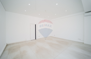 2.700 EUR