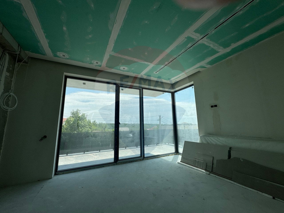 370.000 EUR
