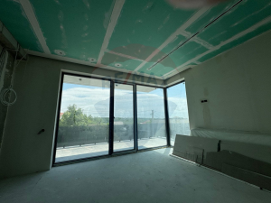 370.000 EUR