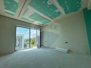 370.000 EUR