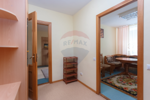 242.000 EUR