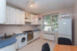 242.000 EUR