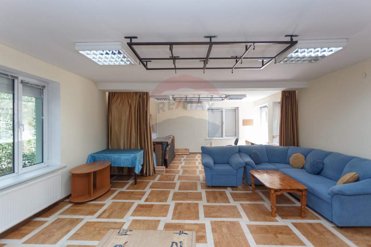 242.000 EUR