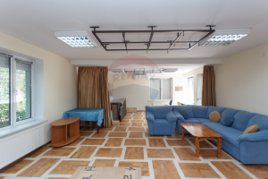 242.000 EUR