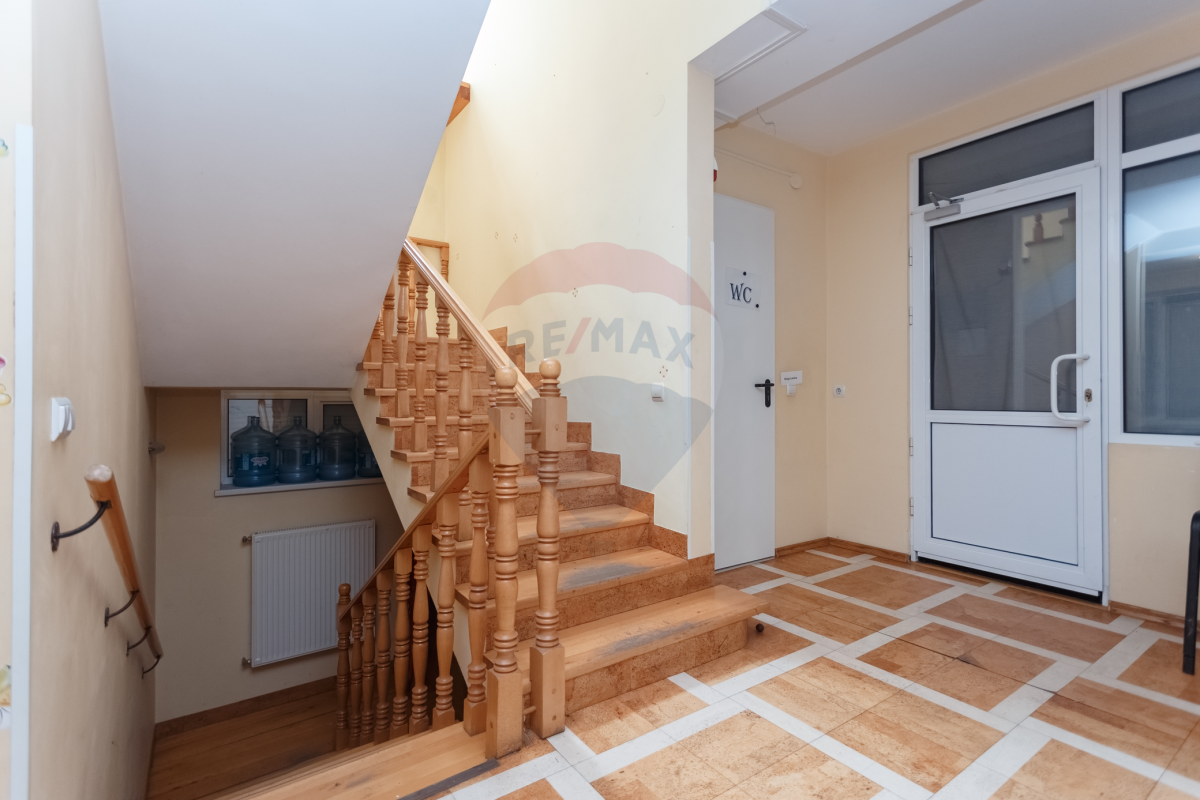 242.000 EUR