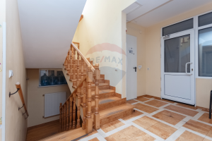 242.000 EUR