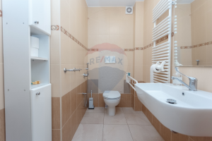 242.000 EUR