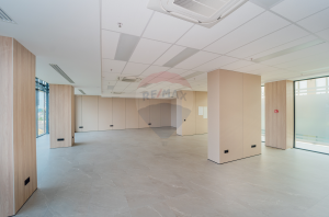 3.300 EUR