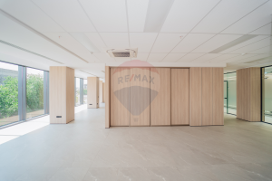 3.300 EUR