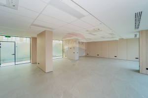 3.300 EUR