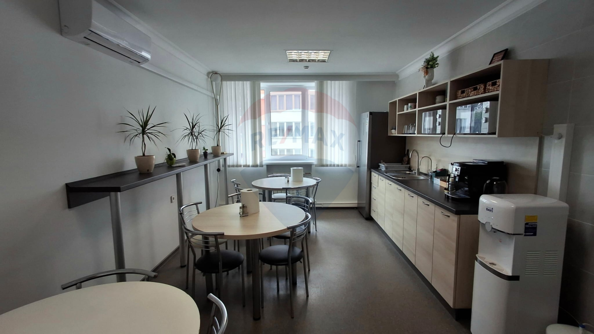 2.300 EUR