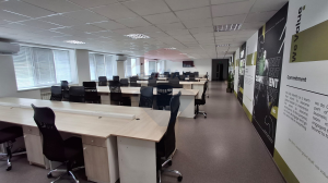 2.300 EUR