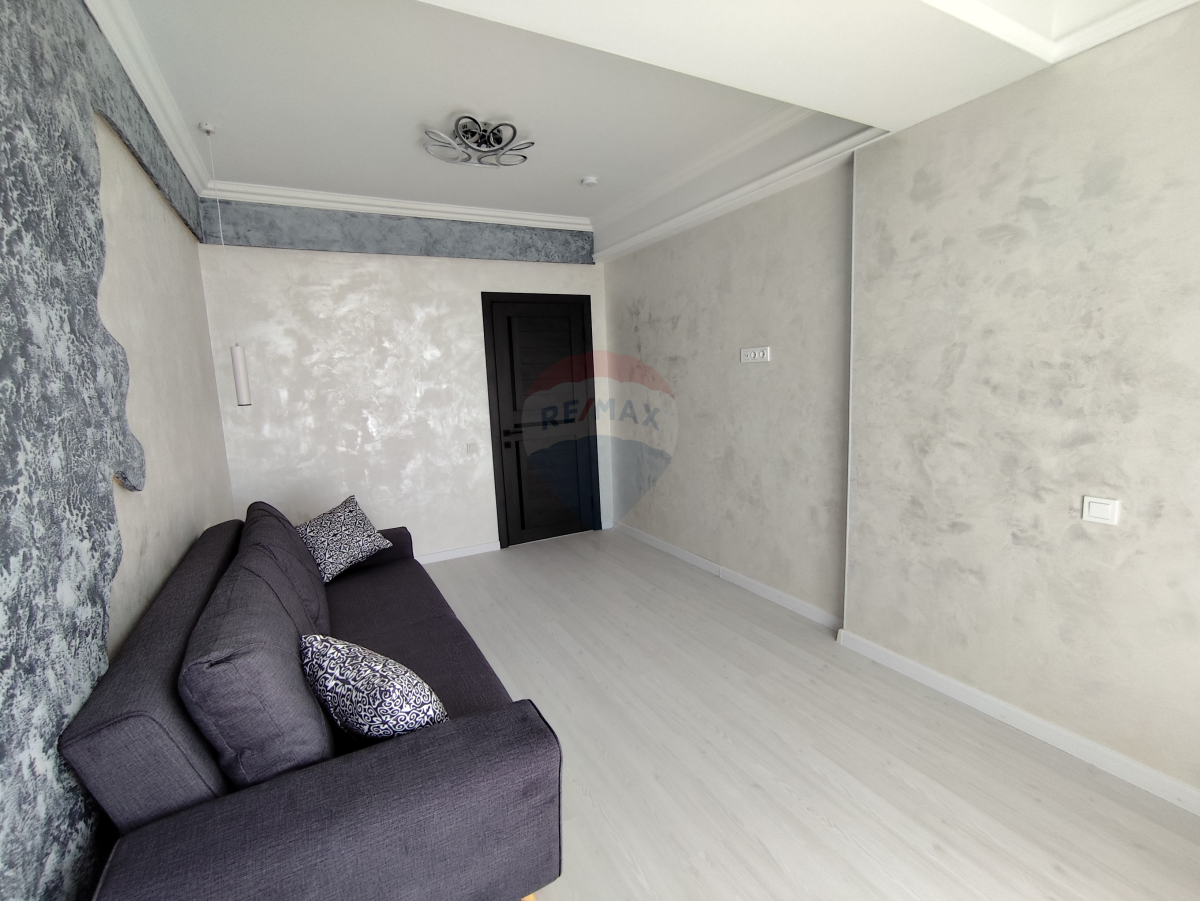 128.000 EUR