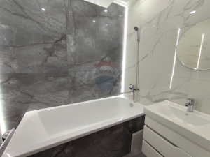 128.000 EUR