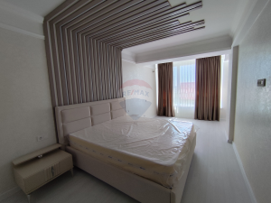 128.000 EUR