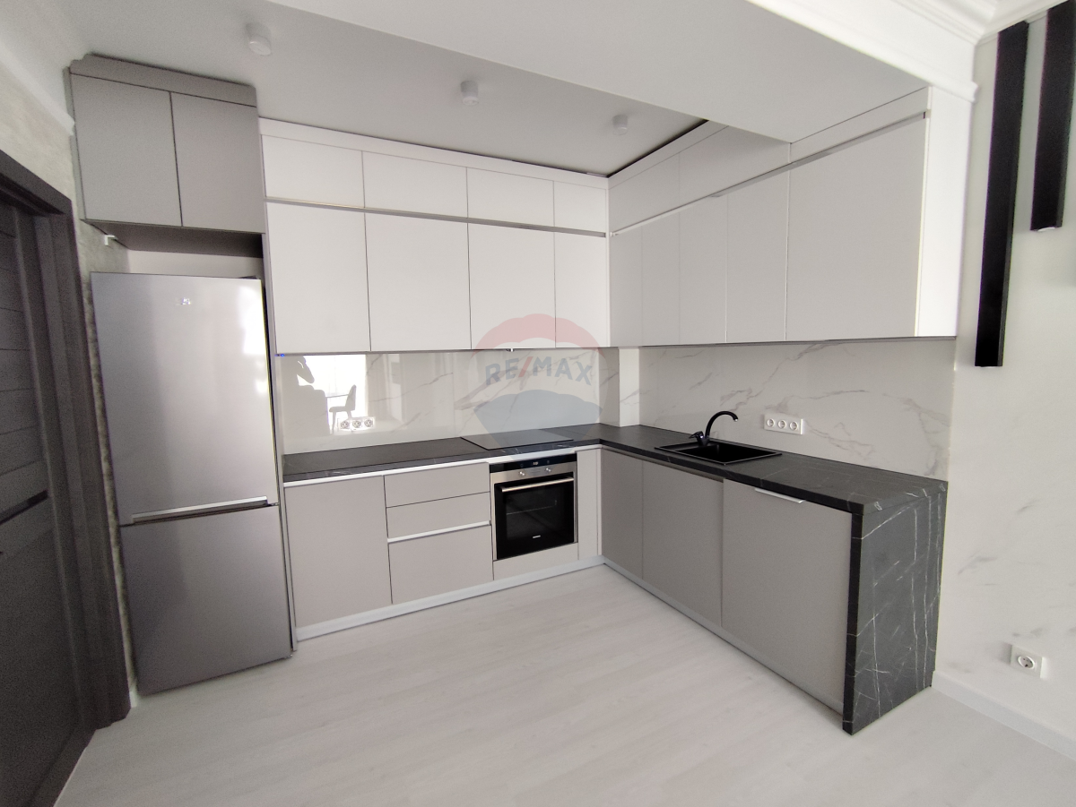 128.000 EUR