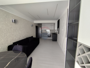 128.000 EUR
